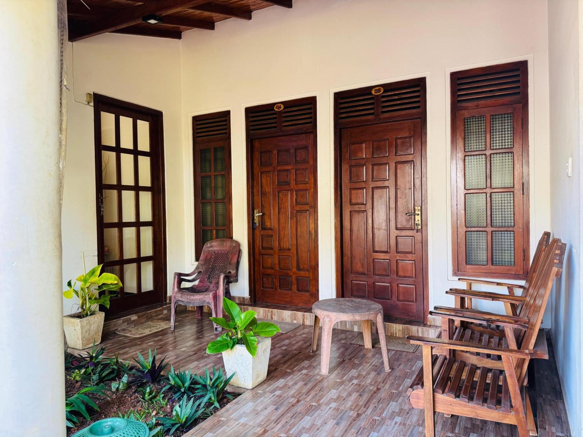 Aa Inn Trincomalee Esterno foto