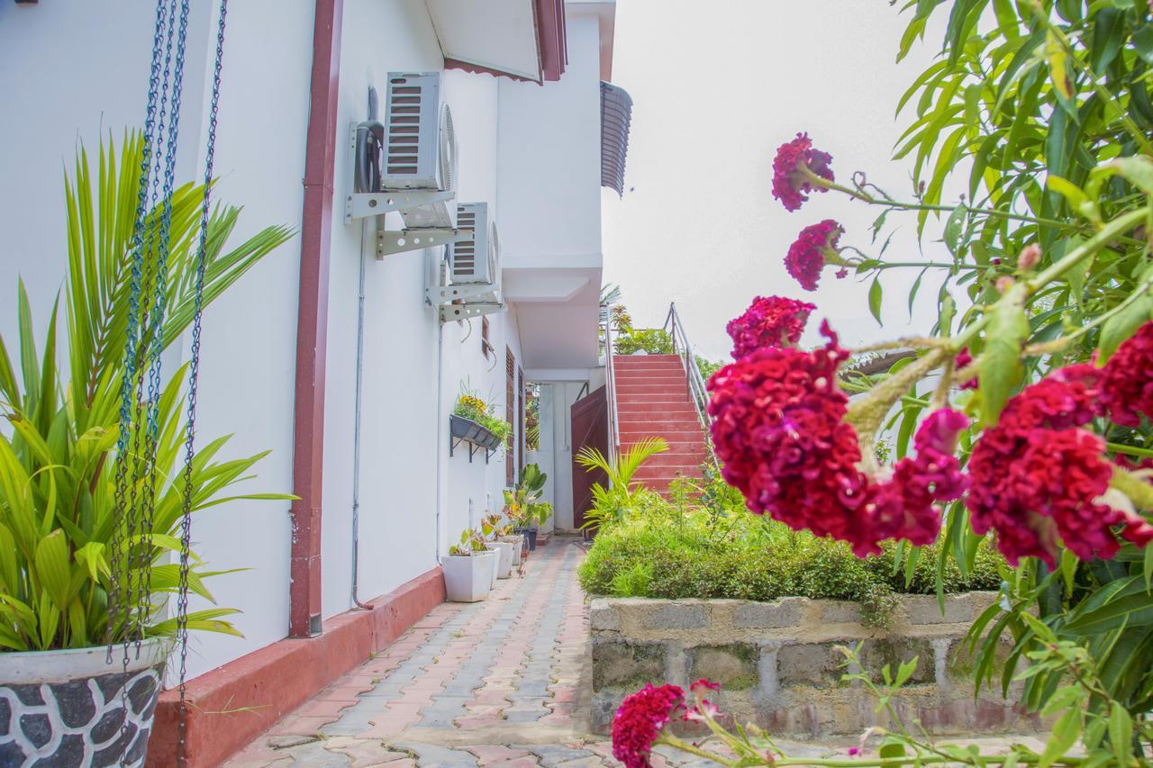 Aa Inn Trincomalee Esterno foto