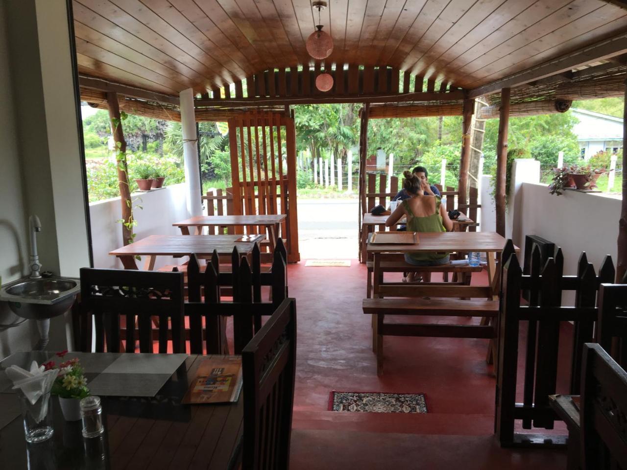 Aa Inn Trincomalee Esterno foto