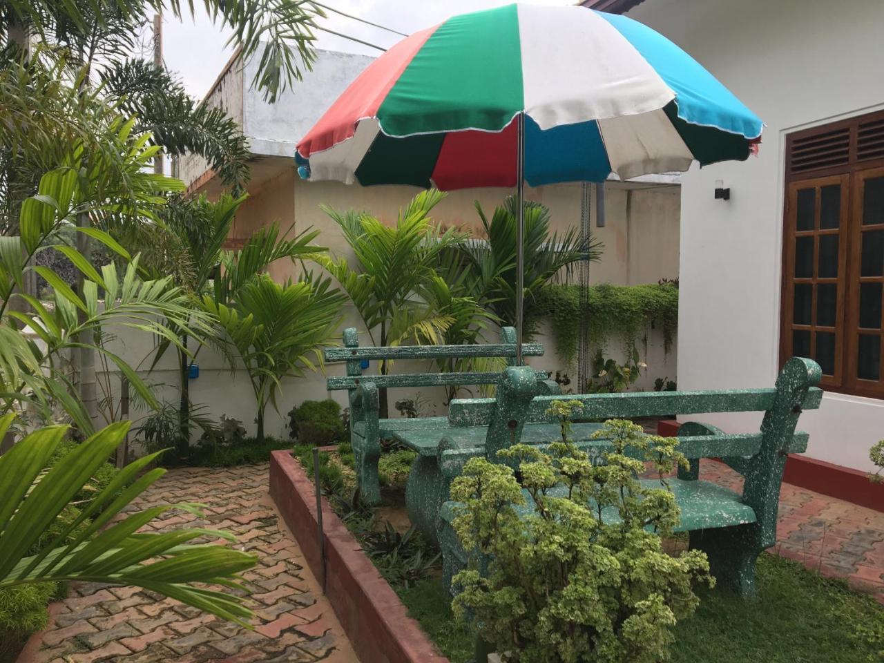 Aa Inn Trincomalee Esterno foto