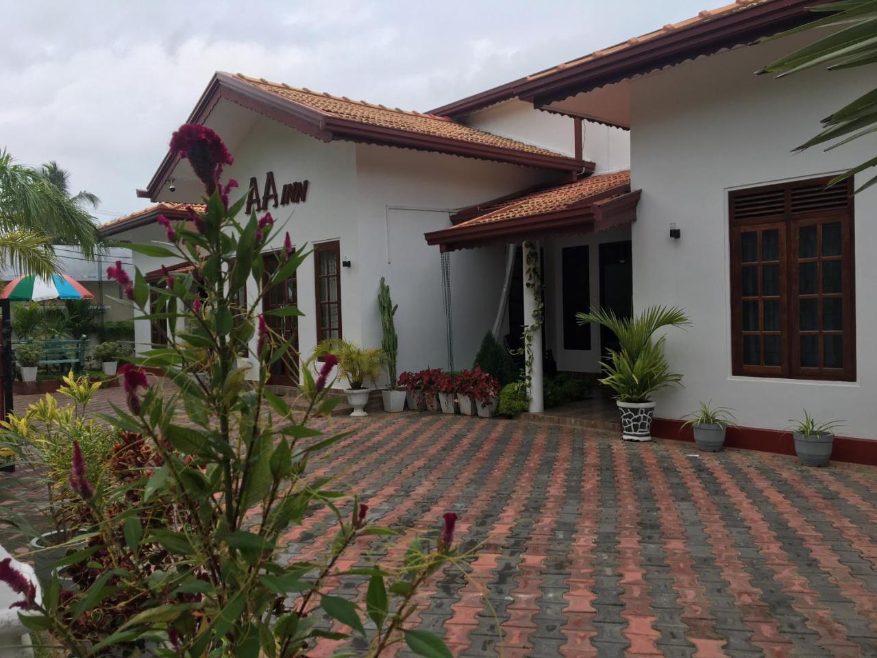 Aa Inn Trincomalee Esterno foto