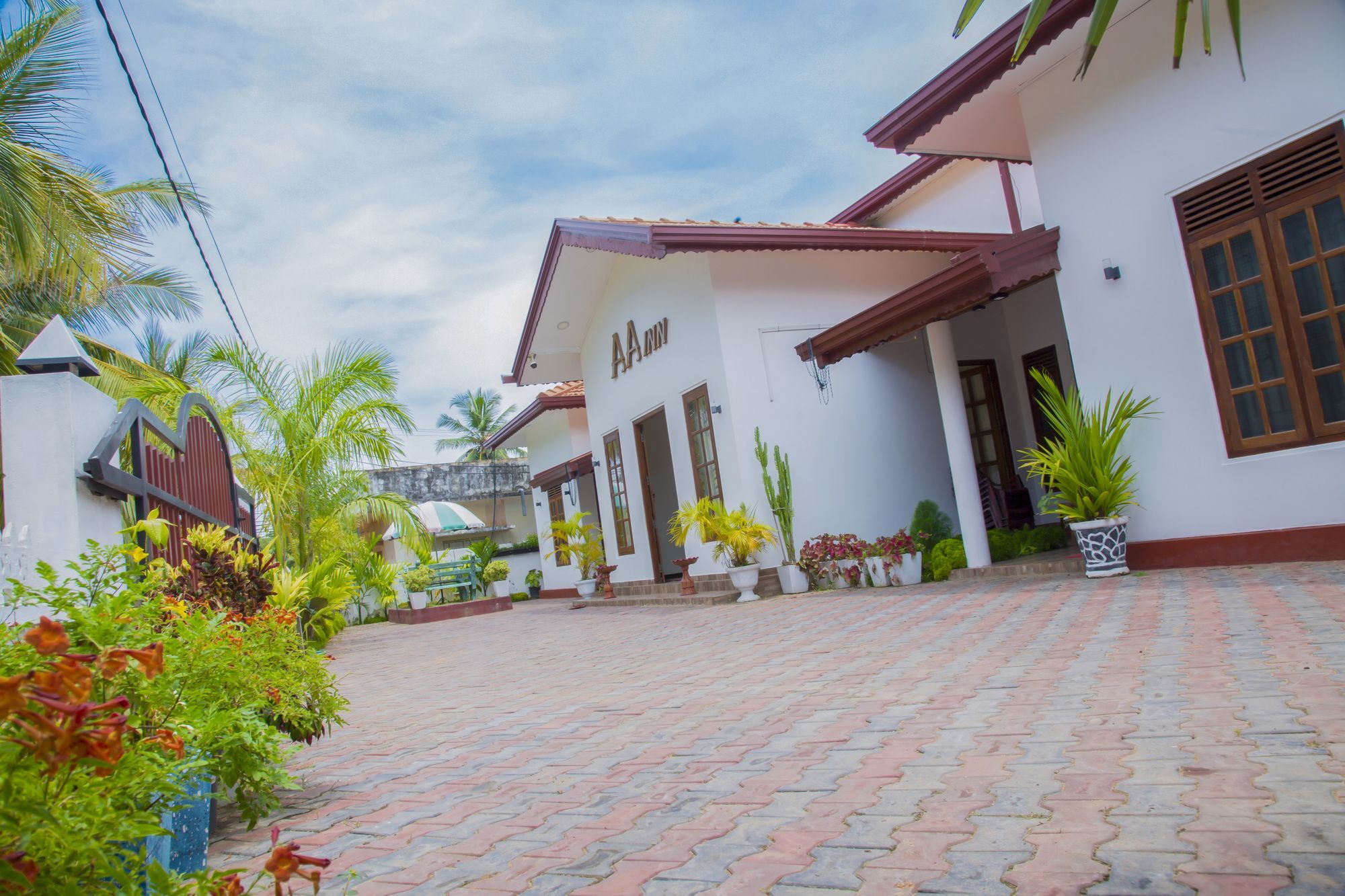Aa Inn Trincomalee Esterno foto